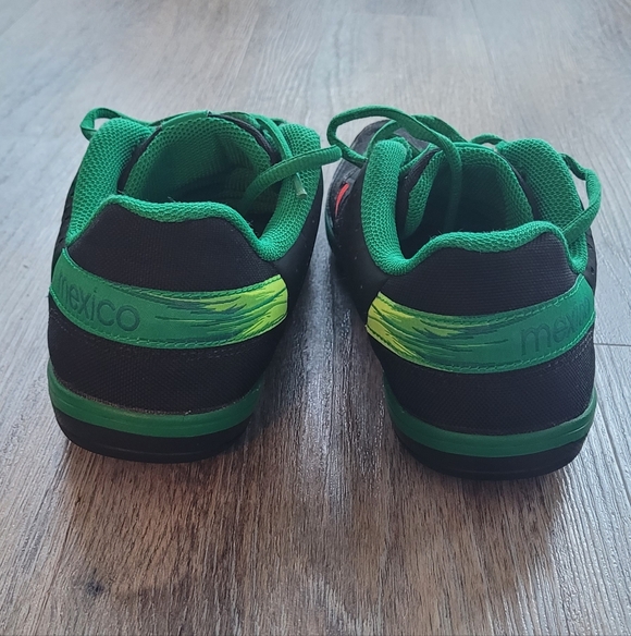 Adidas Mexico national team, Men's Size 6.5 Indoor Shoes - Picture 5 of 9